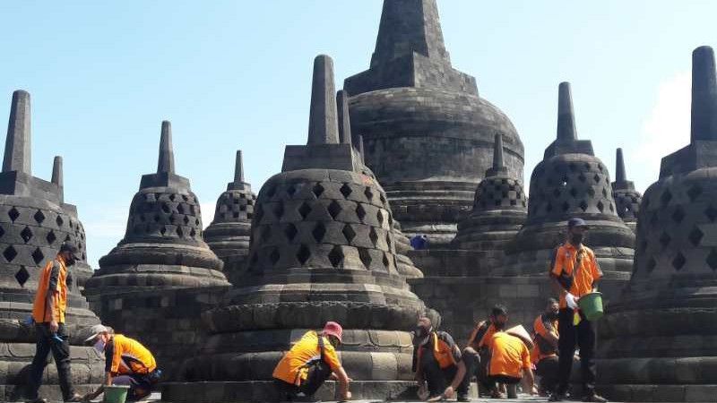 Singgung Luhut, PDIP: Apa Orang Miskin Tak Berhak Menikmati Candi Borobudur?