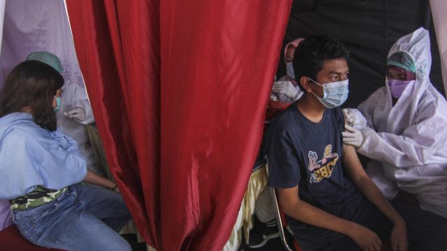 Antisipasi Lonjakan Kasus Omicron, Menkes Akan Percepat Vaksinasi Booster di Jabodetabek