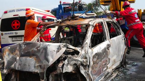 Kenali Penyebab Mobil Bisa Terbakar Usai Kecelakaan