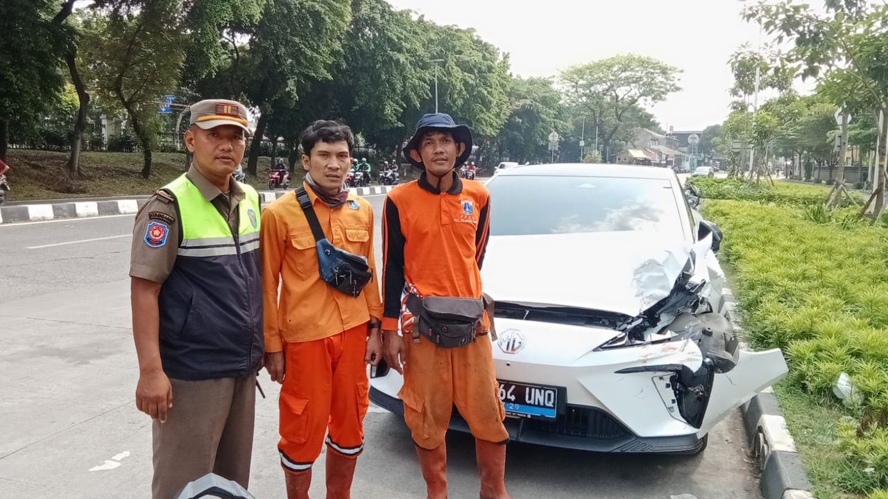 Sopir Mobil Listrik Tabrak 2 Petugas PPSU di Jaksel Diduga karena Tak Konsentrasi Saat Berkendara
