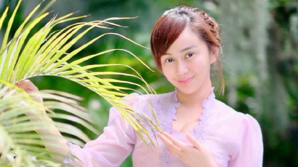 Sama-Sama di Bali, Netizen Tantang Denise Chariesta Bertemu Ayu Dewi, Berani?