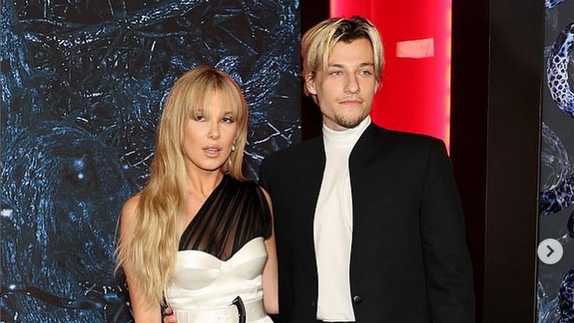 Pamer Cincin di Jari Manis, Millie Bobby Brown Diduga Tunangan dengan Putra Jon Bon Jovi