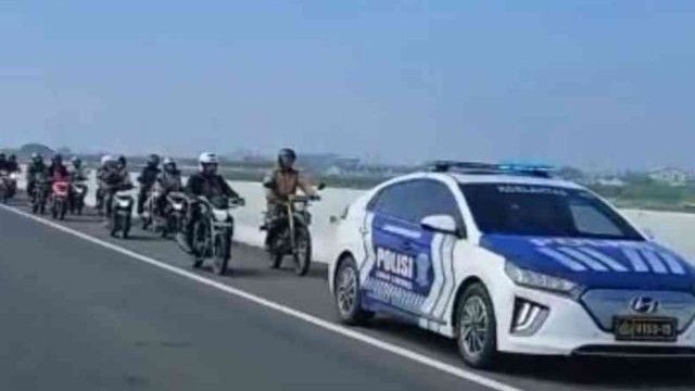 Viral Ratusan Motor Masuk Jalan Tol di Bekasi Gegara Banjir, Polisi: Kami Sayang Masyarakat