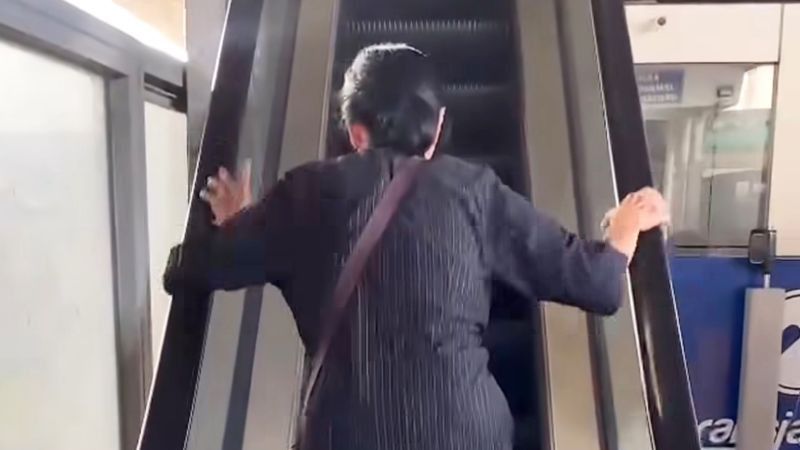 Viral Lansia Terpaksa Naik Eskalator Mati di Halte Cipulir, Ini Tanggapan Trasnsjakarta