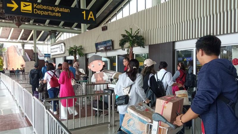 Bandara Soetta Dipadati Penumpang Balik pada H+3 Lebaran, Meski Harga Tiket Naik Dua Kali Lipat