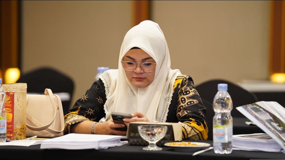 Bolos Kerja Selama 6 Bulan, Anggota DPRD Kota Bogor Desy Yanthi Utami Masih Terima Gaji dan Tunjangan