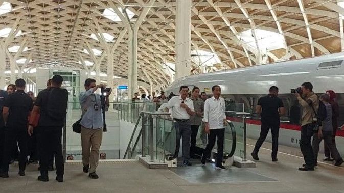 Jokowi Ajak Raffi Ahmad hingga Yuni Shara Uji Coba Kereta Cepat Jakarta-Bandung