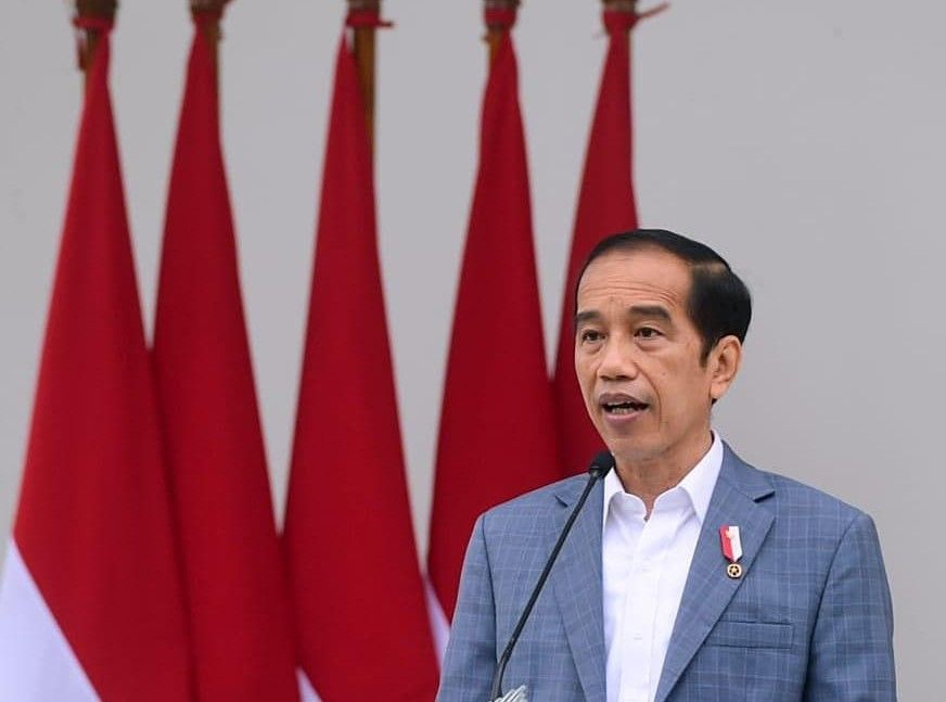 Ngabalin Sebut Kantung Mata Jokowi Menebal Karena Pikirkan Penanganan COVID-19