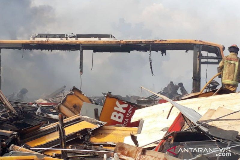 Puluhan Bangkai Bus Transjakarta di Bogor Terbakar karena Api Las