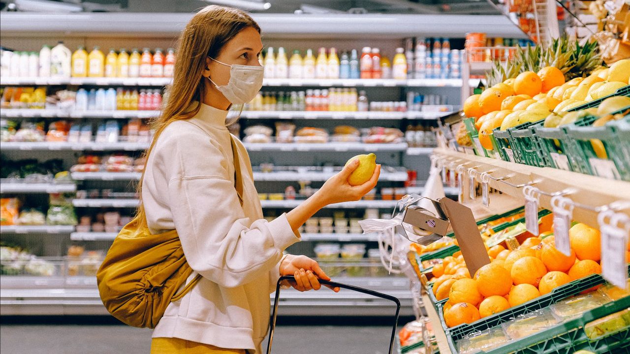 Kasus Covid-19 Kian Melonjak, Tips Berbelanja Bahan Makanan yang Aman Selama PPKM Darurat