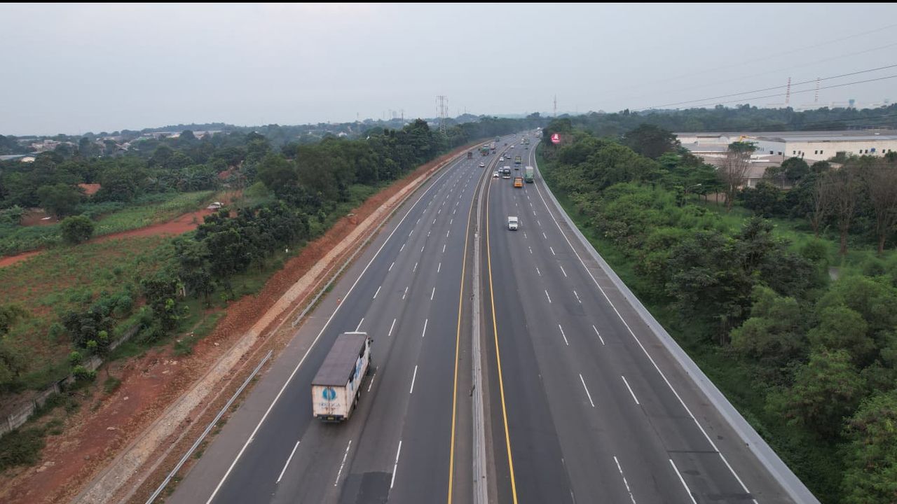 Pelebaran Satu Lajur Jalan Tol Jakarta-Cikampek di Kedua Arah Rampung, Diharapkan Bisa Urai Kepadatan Arus Mudik