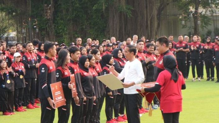 Beri Uang Bonus SEA Games ke Atlet hingga Pelatih, Jokowi: Untuk Investasi, Jangan Beli Barang Mewah
