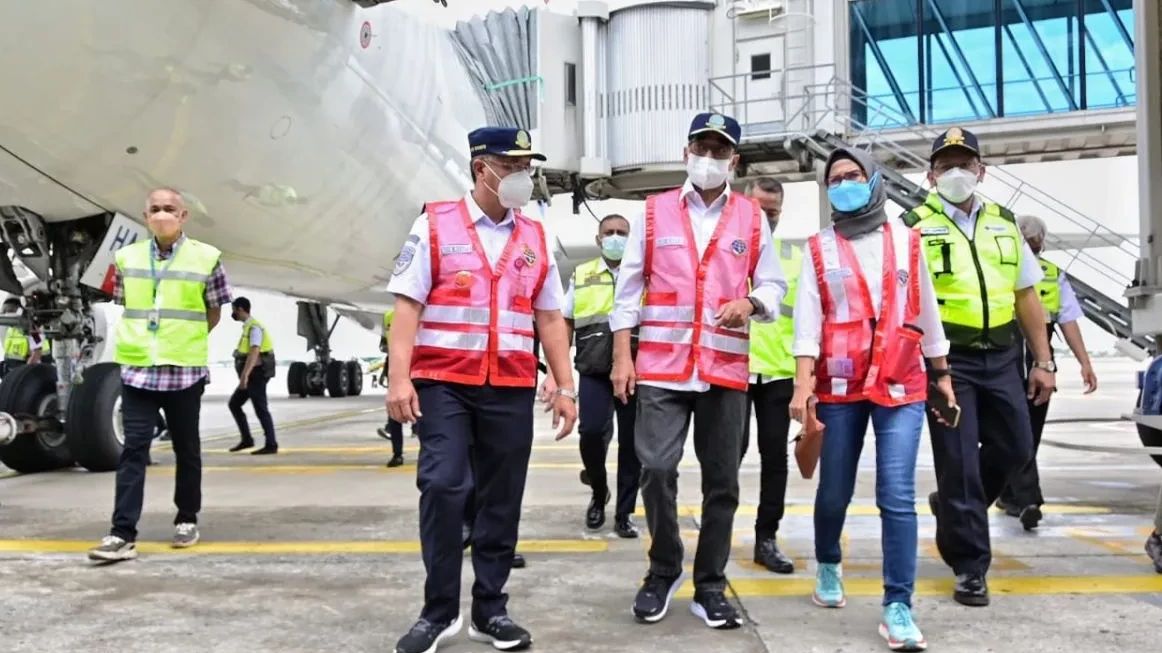 Menhub Budi Karya Tes Landing Perdana di Bandara IKN Pakai Pesawat Jet