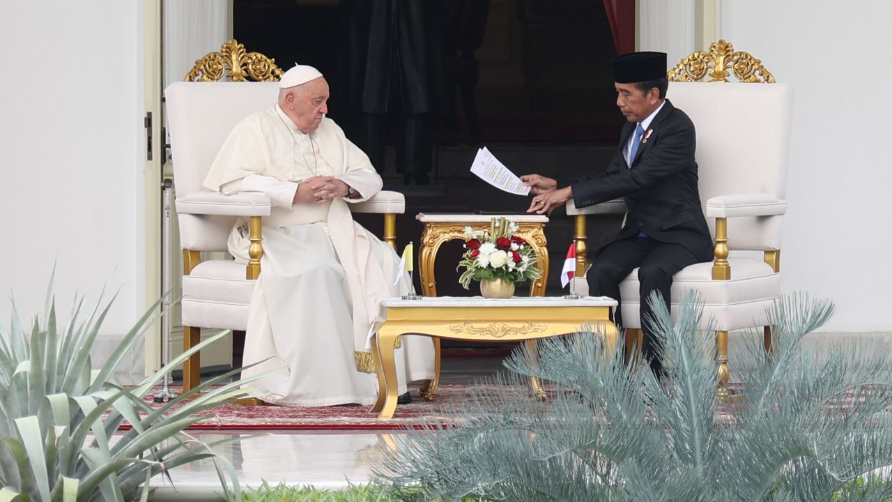 Ketika Paus Fransiskus Singgung Kekuasaan yang Menyeragamkan Abaikan Prinsip Keadilan Sosial di Hadapan Jokowi