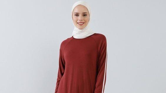 Baju Maroon Cocok dengan Jilbab Warna Apa, Ya? Simak di Sini