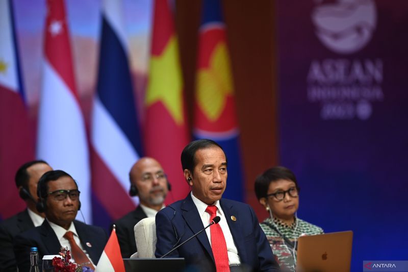 RI Inisiatif Percepat Perundingan Pedoman Perilaku di Laut China Selatan, Jokowi Tandaskan Hubungan ASEAN-China Harus Saling Percaya