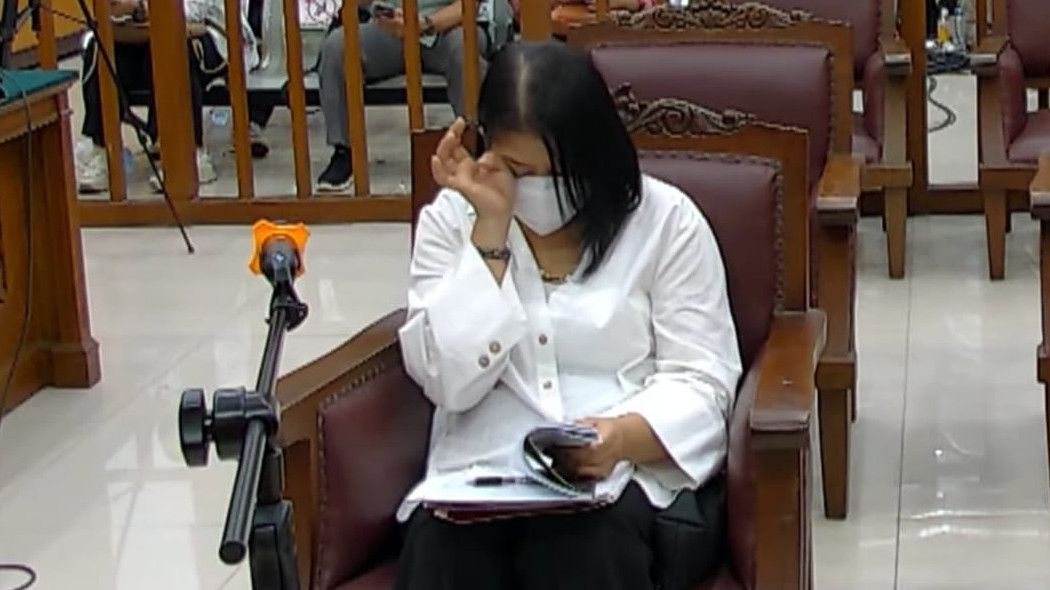 Detik-detik Putri Candrawathi Menangis saat Dengar Nama Anaknya di Persidangan