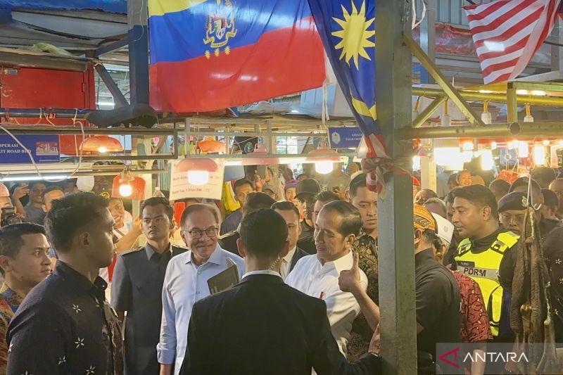 Momen Presiden Jokowi dan Perdana Menteri Malaysia Anwar Ibrahim Blusukan di Pasar Chow Kit Kuala Lumpur