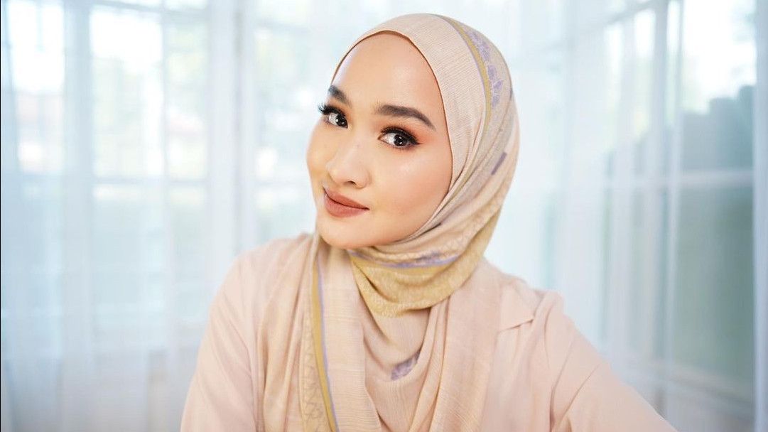 Tonjolkan Keindahan Mata, Beauty Influencer Kiara Leswara Beberkan Tren Gaya Makeup 2022