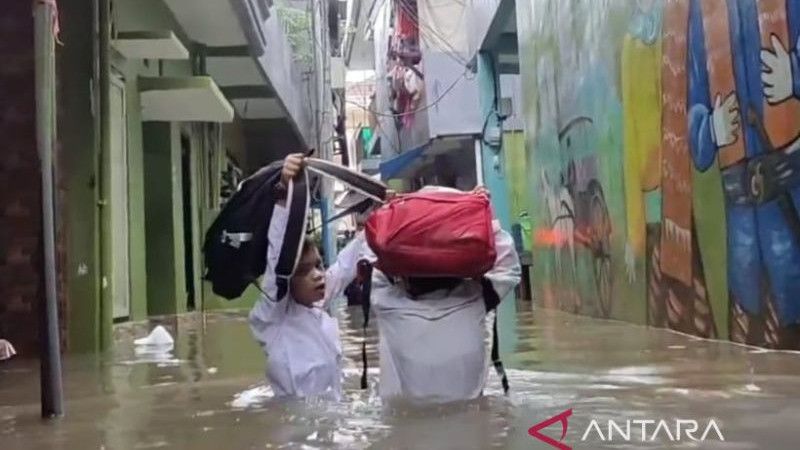 50 Rumah di Cawang Terendam Banjir Akibat Luapan Ciliwung, Ketinggian Capai 1,5 meter