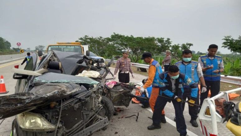 Kasus Kecelakaan Avanza dengan Truk di Tol Batang Semarang, 3 Orang Tewas di Lokasi