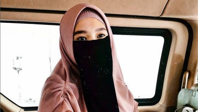 Disuruh Introspeksi Diri Usai Diselingkuhi Virgoun, Reaksi Inara Rusli Bikin Netizen Melongo