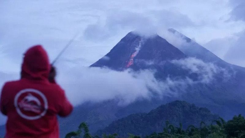 Kabar Terbaru Kondisi Gunung Merapi: Luncurkan Guguran Lava Pijar Semalaman