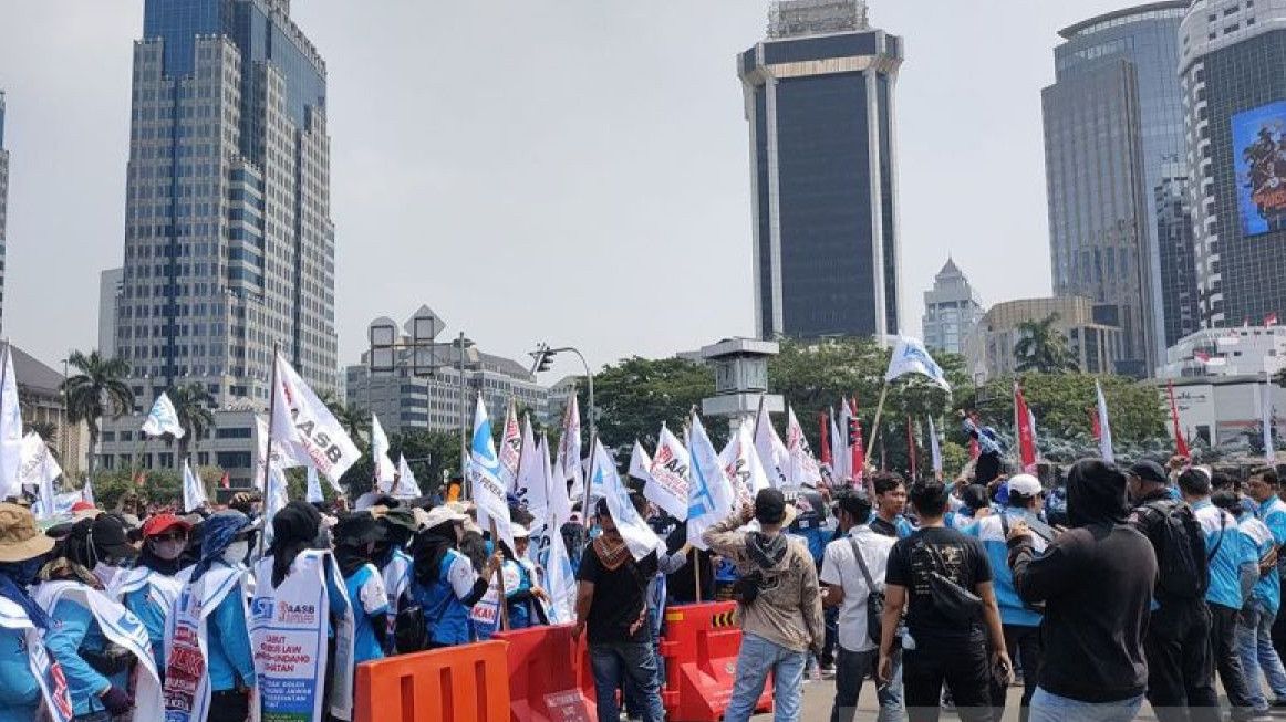 Ada Demo Buruh, Jalan Medan Merdeka Barat Arah Istana Ditutup