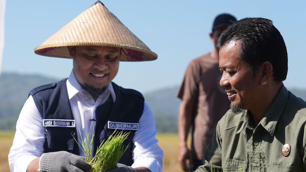 Cerita Gubernur Sulsel Sudirman ke Prabowo soal Petani Raup Rp100 Juta Saat Panen