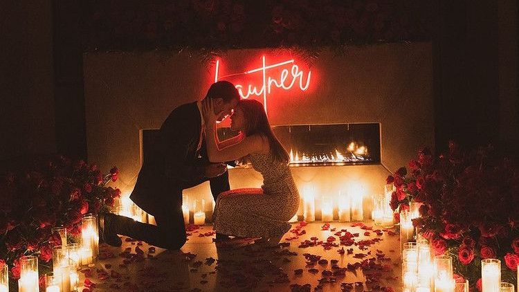 Tiga Tahun Pacaran Taylor Lautner Akhirnya Lamar Kekasih, Lamar di Tanggal Cantik Pakai Taburan Bunga Mawar