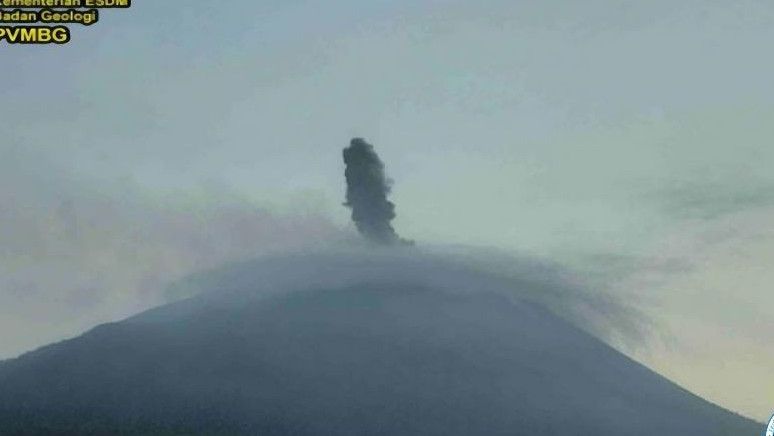 Gunung Ili Lewotolok-NTT Meletus, Warga Diminta Waspadai Potensi Lahar Saat Musim Hujan