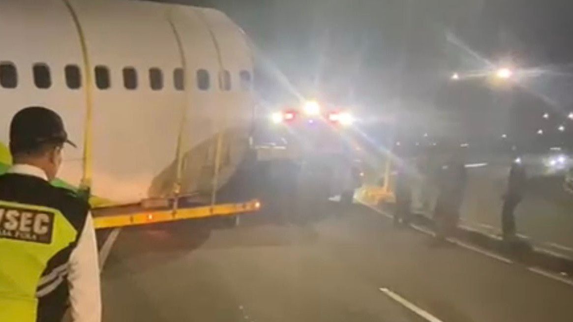 Heboh Video Pesawat di Soekarno Hatta Tergelincir hingga ke Jalan Raya, Polisi Bilang Begini