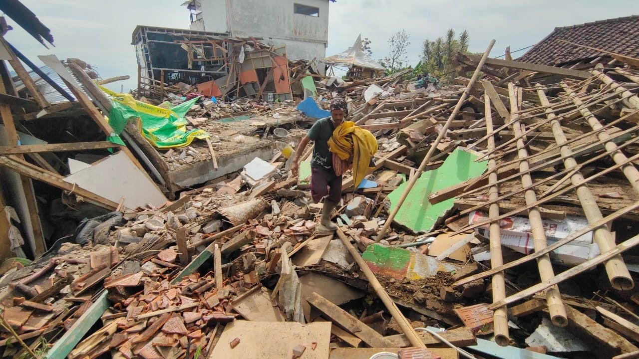 Momen Anggota TNI Tewas Saat Membersihkan Rumah Terdampak Gempa di Cianjur