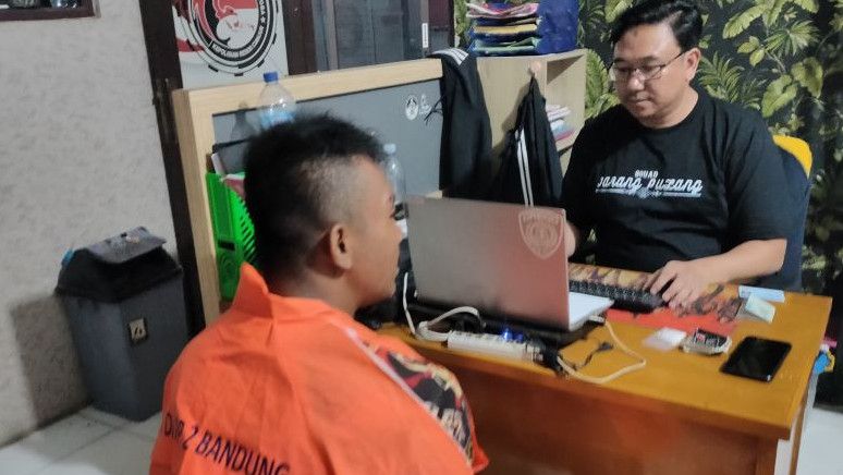 Detik-detik Pegawai KAI Diciduk Polisi Saat Mengambil Paket Sabu di Cianjur