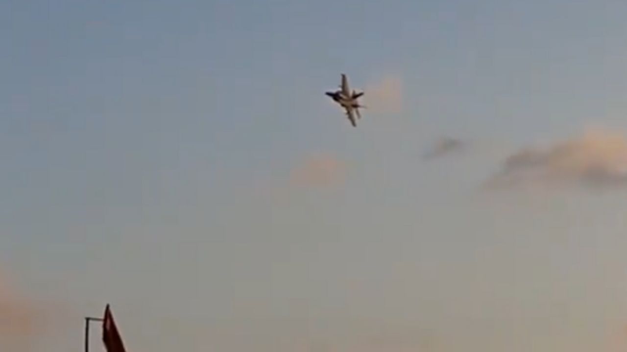Heboh Pesawat Tempur Asing F-18 Hornet Bermanuver di Perairan Natuna, Punya Siapa?