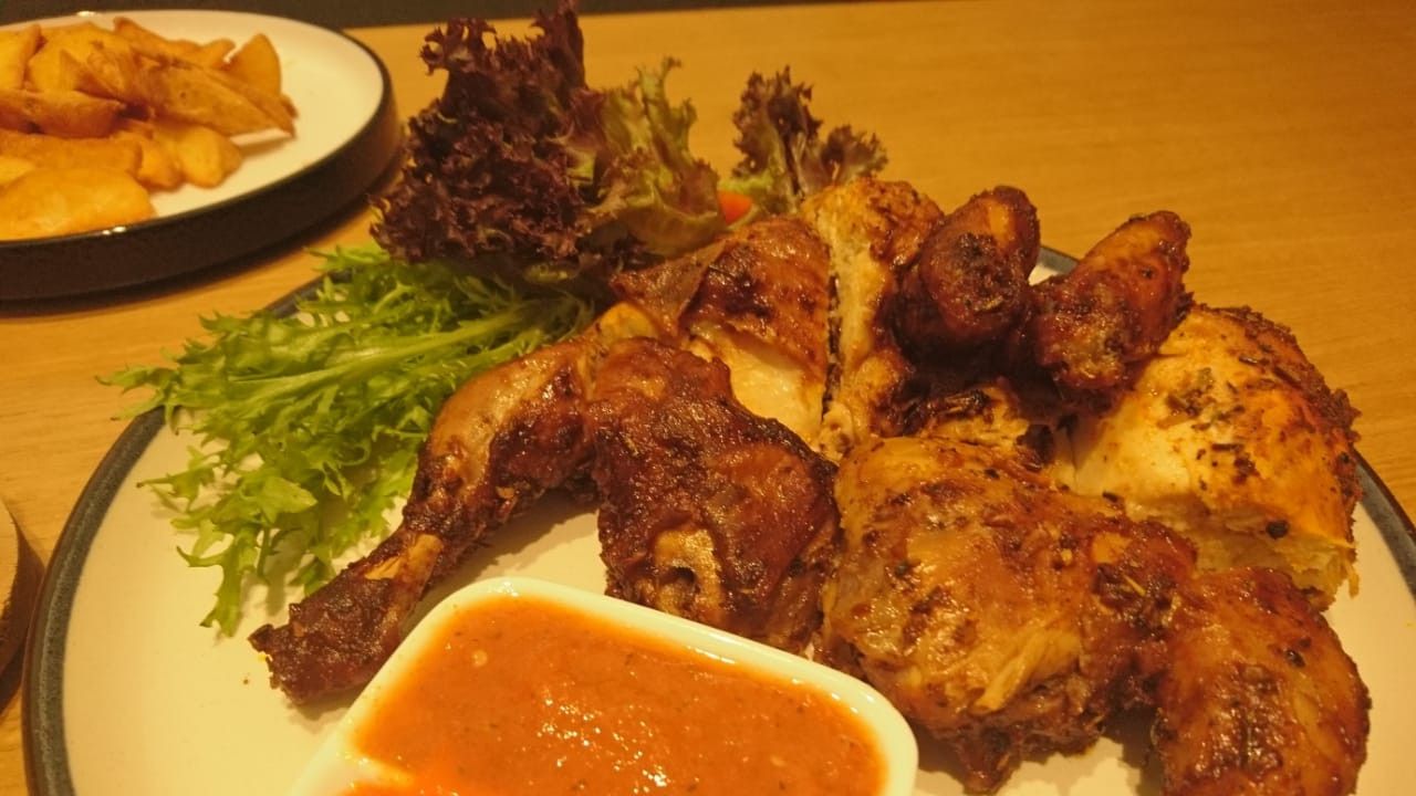 Mencicipi Ayam Panggang Ala Bavaria di Kana Cafe Bandung