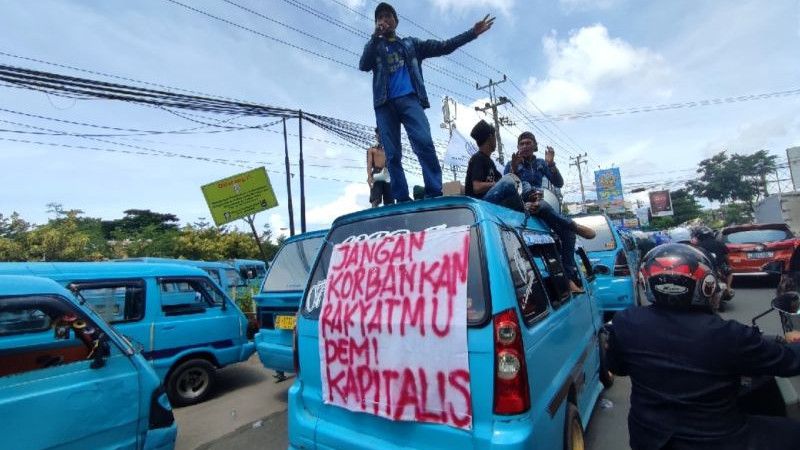 Ganggu Trayek dan 'Piring' Sopir Angkot, Teman Bus Andalan Kemenhub Diprotes di Makassar