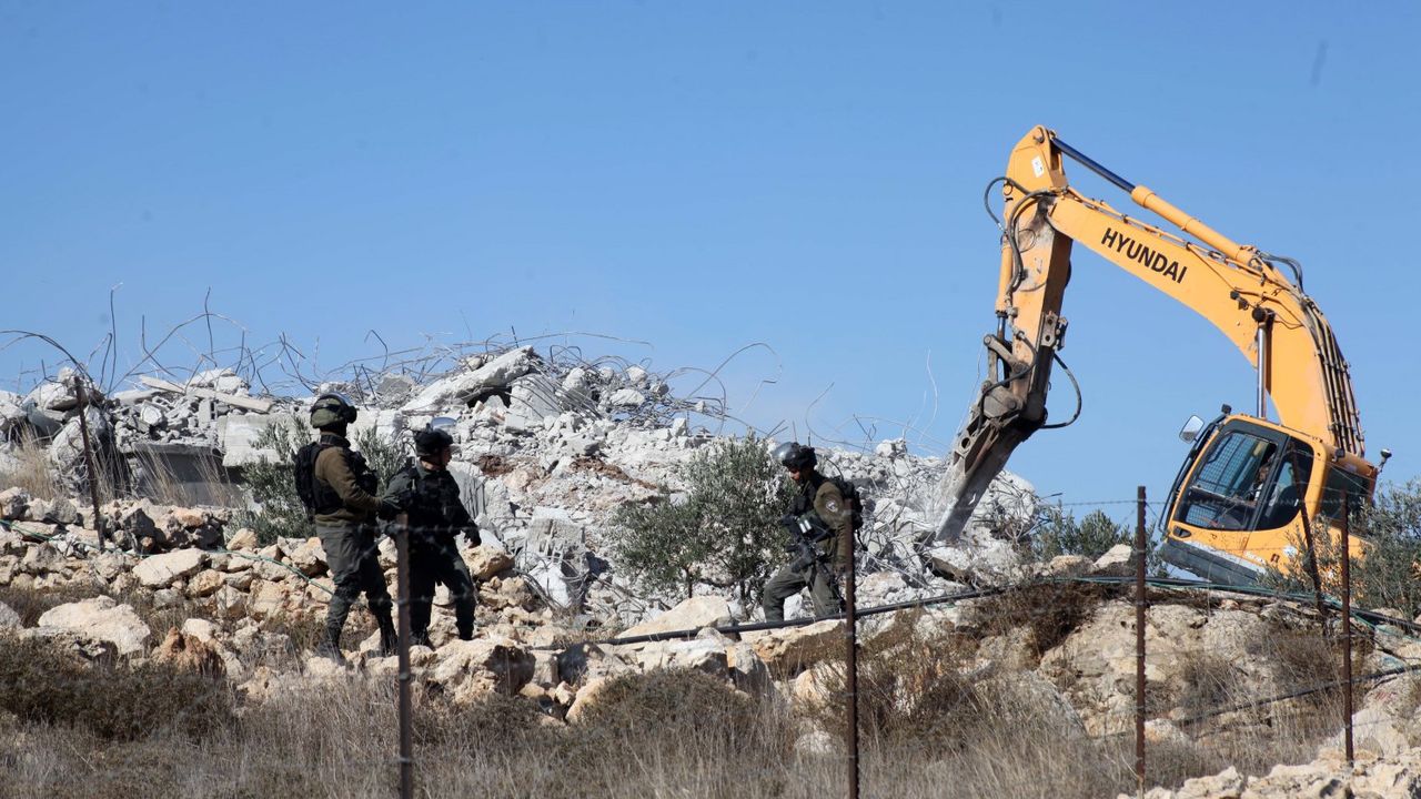 Rumah Warga Palestina Belum Kelar Dibangun, Sudah Dihancurkan Tentara Israel