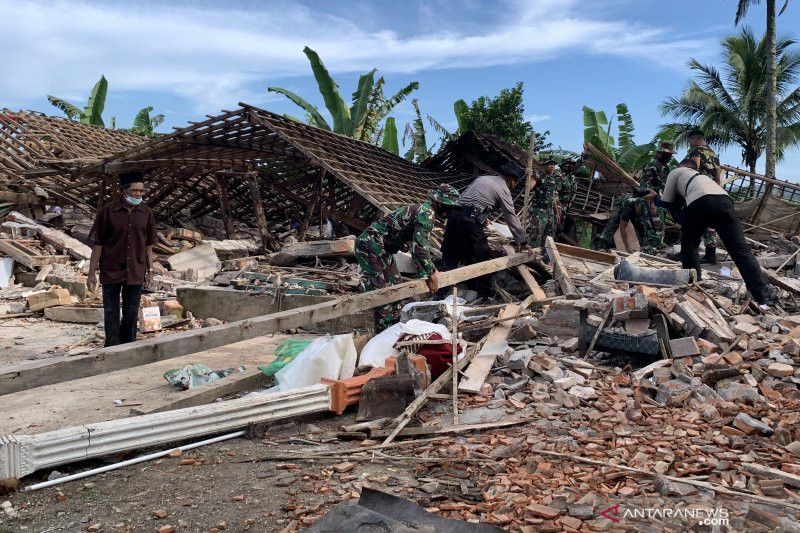 Ratusan Rumah Rusak hingga Roboh, Gempa Malang Sisakan Trauma Bagi Korban