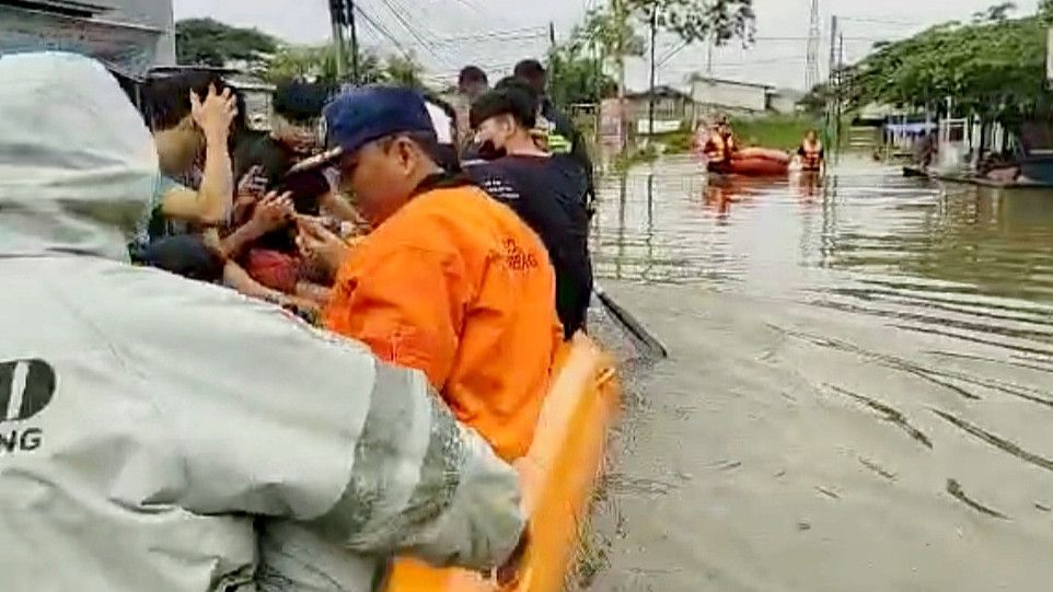 Sejumlah Wilayah di Tangerang Terendam Banjir Akibat Hujan Deras dan Tanggul Bocor