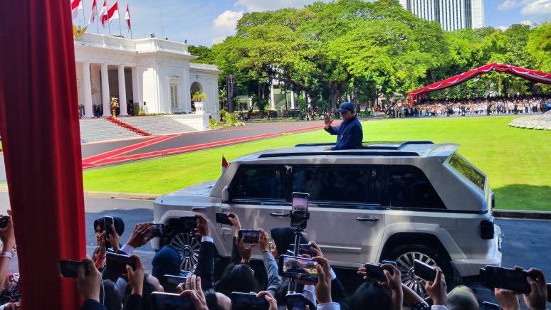 Prabowo Tiba di Istana Negara dengan Mobil Garuda Putih Disambut Jokowi dan Iriana