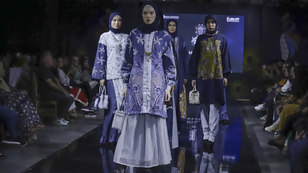 Kemurnian dan Transformasi  Batik Jawa Timur dalam Koleksi Fashion Muslim