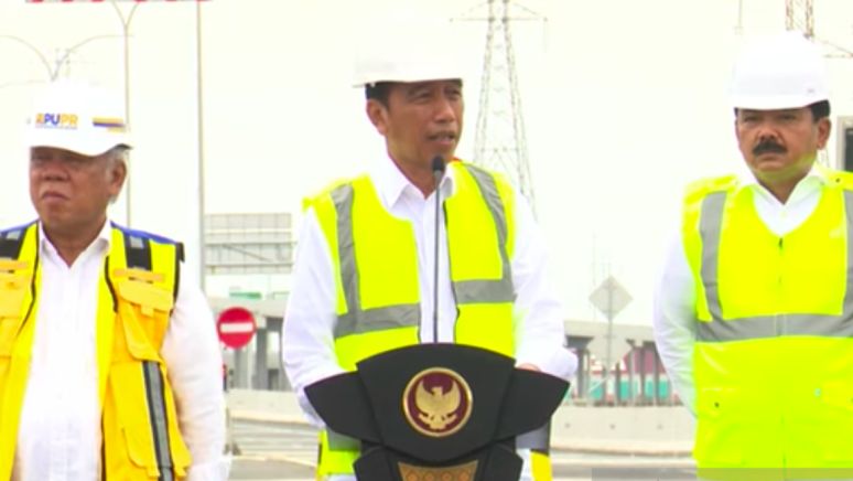 Tol Semarang-Demak Percepat Logistik dan Jadi Tanggul Laut, Jokowi Ingatkan Pemda Sambungkan Tol dengan Kawasan Produksi