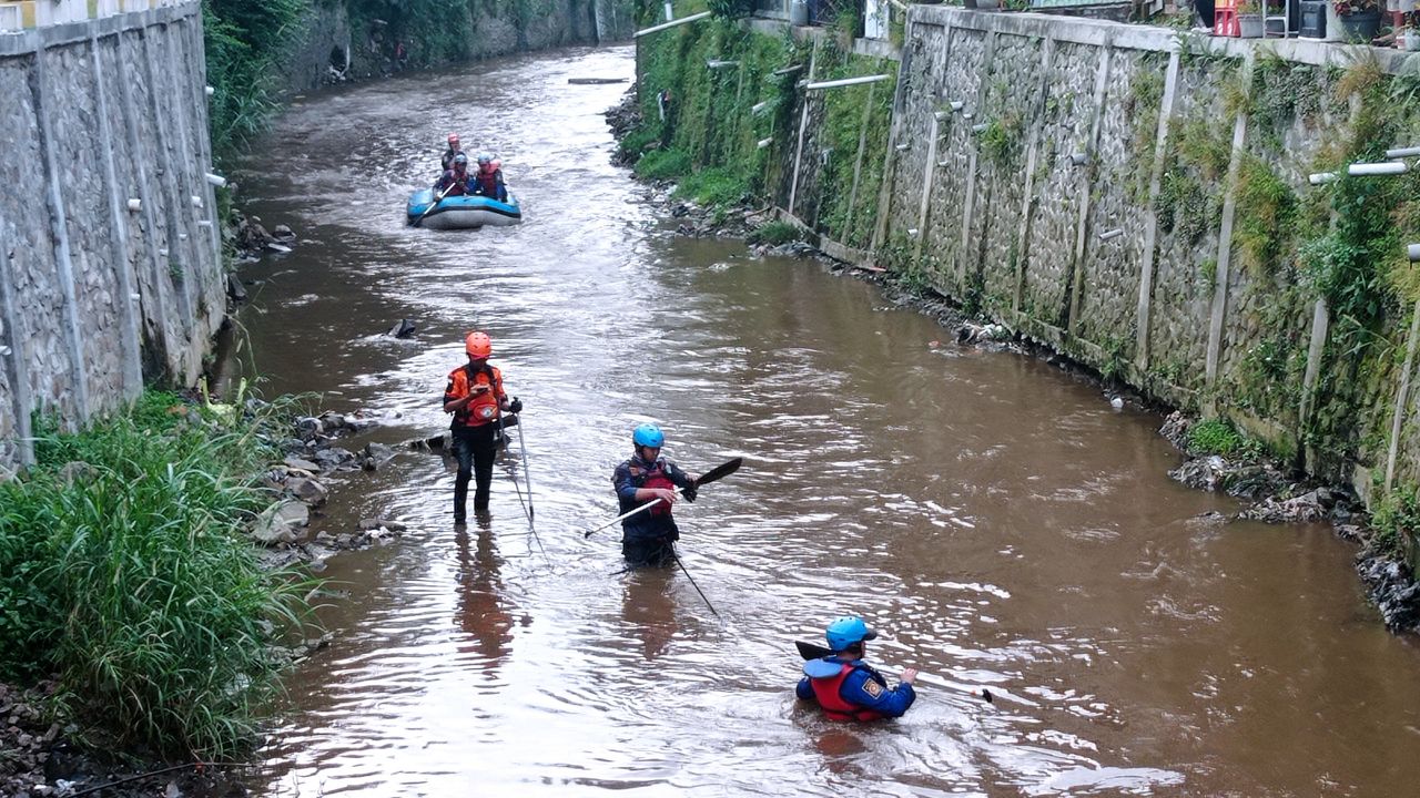Gegara Petik Mangga, Seorang Pria di Kota Bandung Hanyut di Sungai Cikapundung