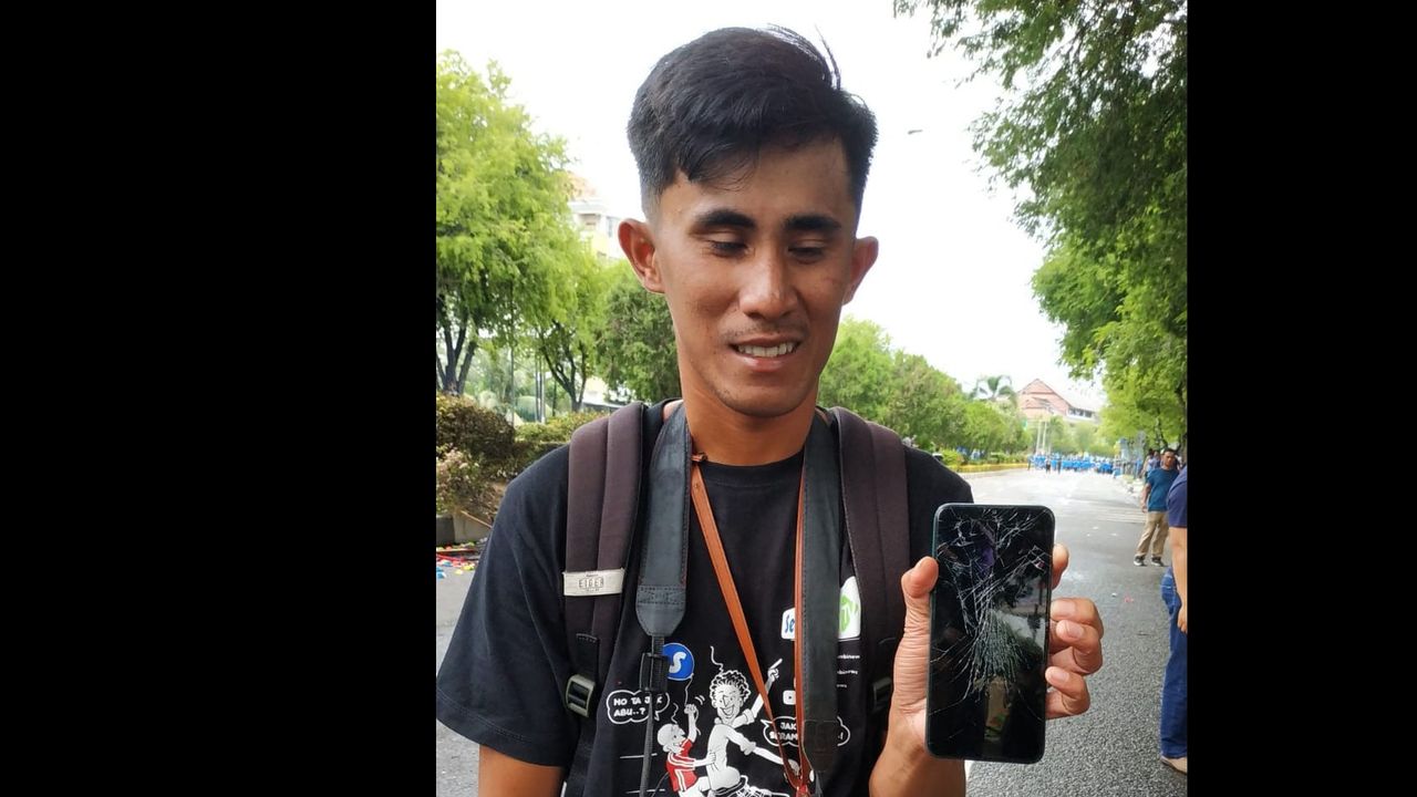 Rekam Polisi Saat Amankan Demonstran Tolak BBM, HP Jurnalis di Aceh Dipukul Hingga Pecah