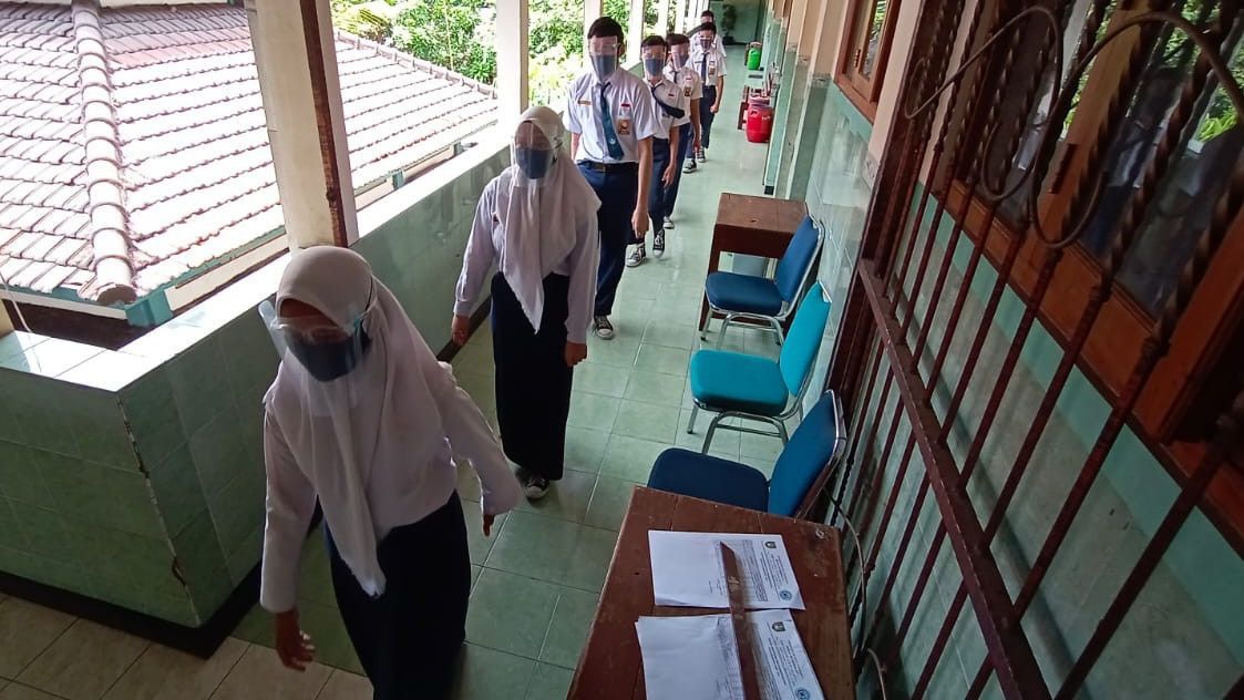 73 SD dan SMP di Bogor Akan Uji Coba Belajar Tatap Muka, Tiap Kelas 50 Persen Kapasitas