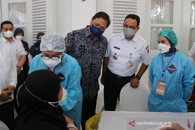 Airlangga Ingatkan PR Anies untuk Vaksinasi COVID-19 Dosis Kedua di Jakarta