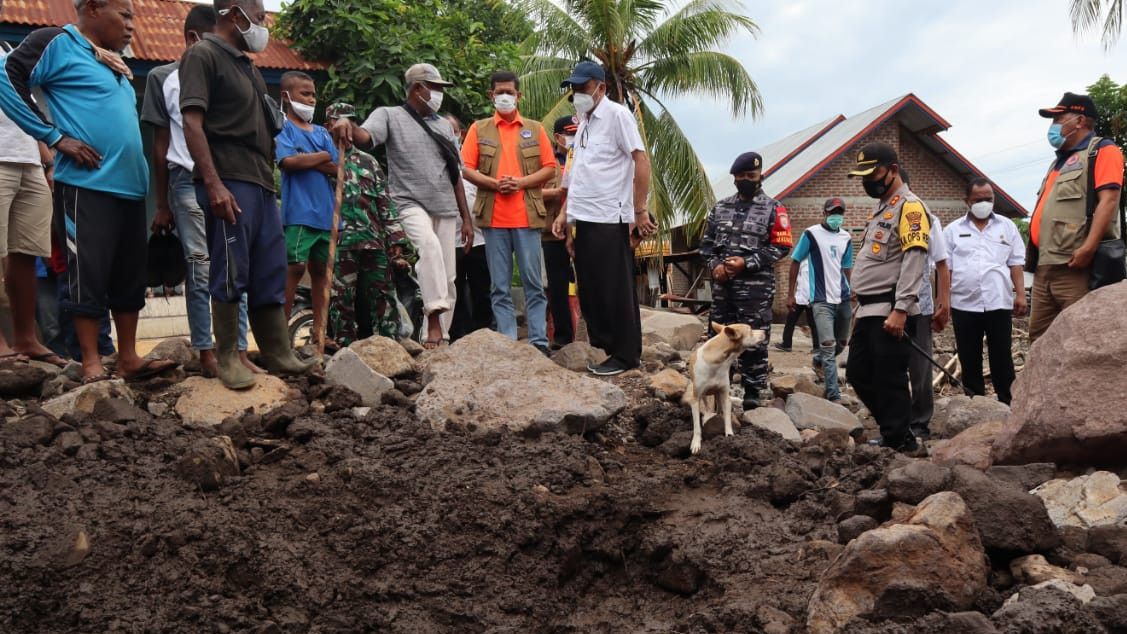 Pencarian Korban Siklon Seroja di NTT Libatkan Anjing Pelacak