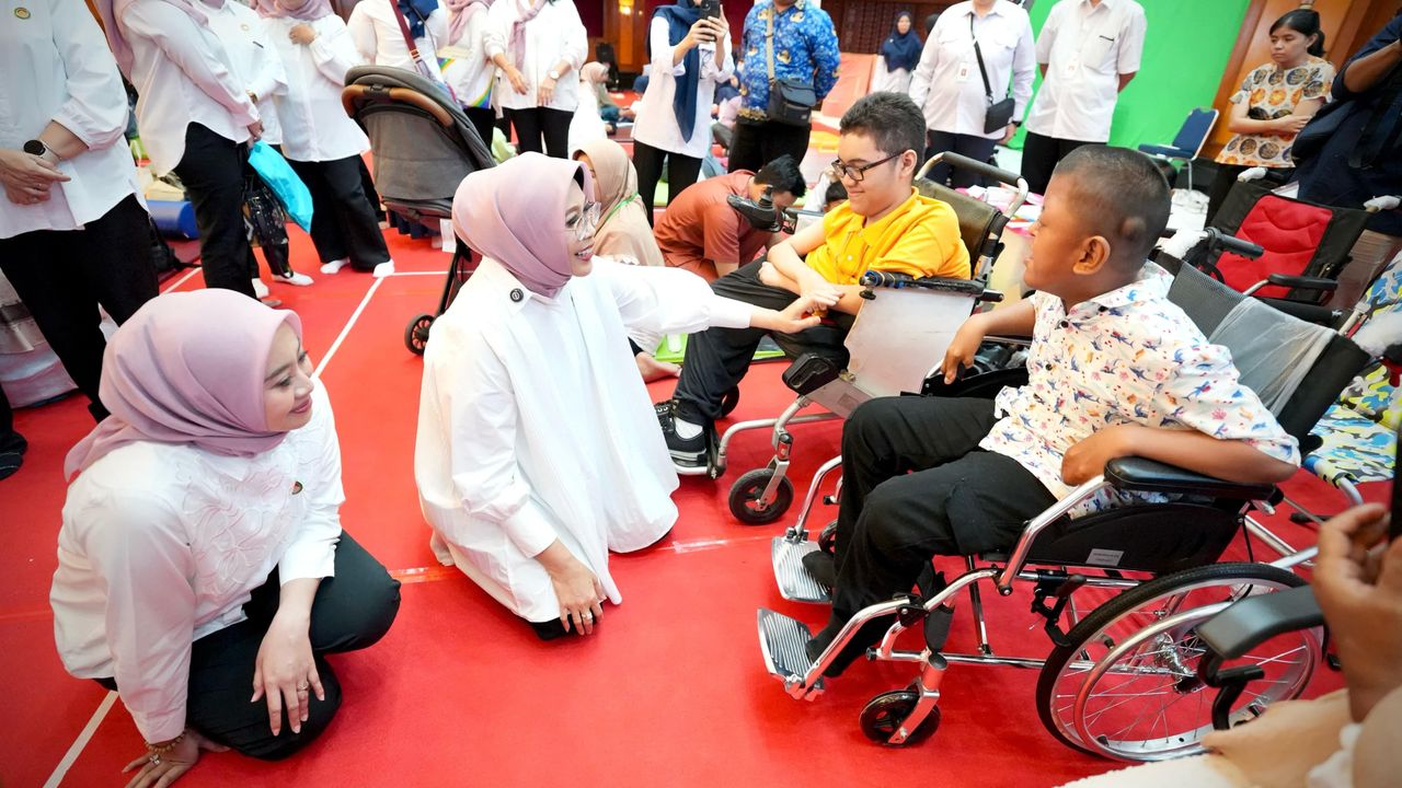 Kemensos Beri Bantuan Anak-Anak Penyandang Penyakit Langka