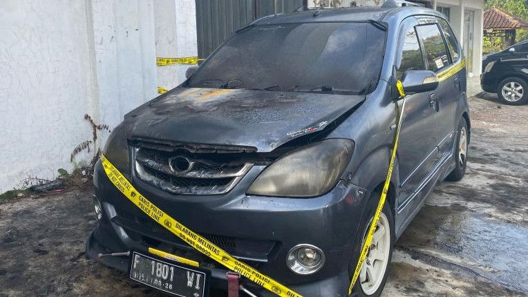 Heboh Mobil Parkir Terbakar di Cianjur, CCTV Merekam Ada Pria 'Iseng' yang Diduga Membakar